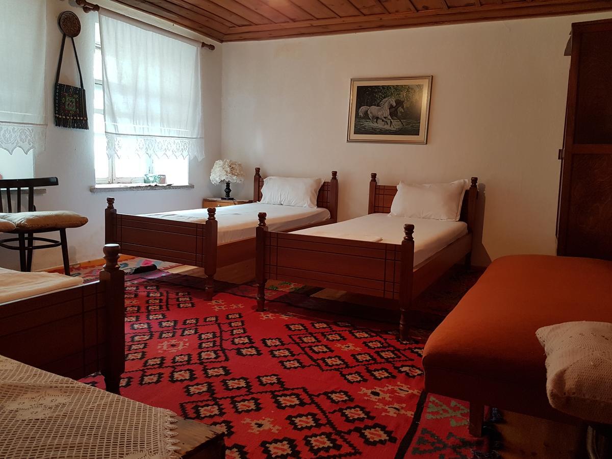 Eva Guesthouse Gjirokastër Exterior foto